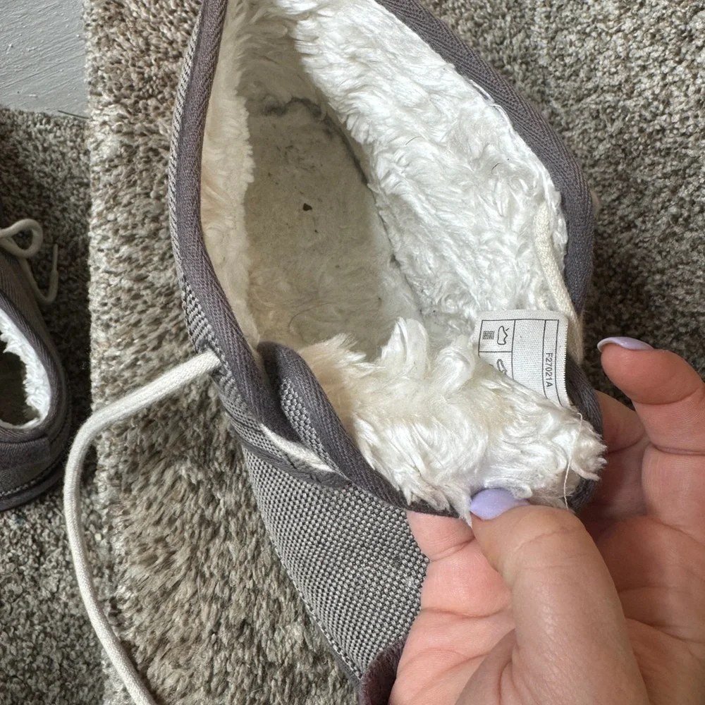 UGG Neumel Men’s Gray Fur Lined Lace Up Chukka Boot Size 9‎